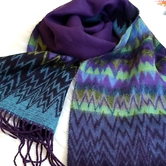 Softer Than Cashmere? D&Y Aztec tribal desig Scarf - Picture 7 of 12